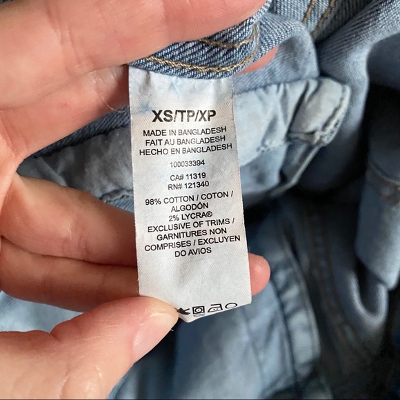 2/$30🍑 DYNAMITE Light Wash Jean Jacket - Picture 6 of 6